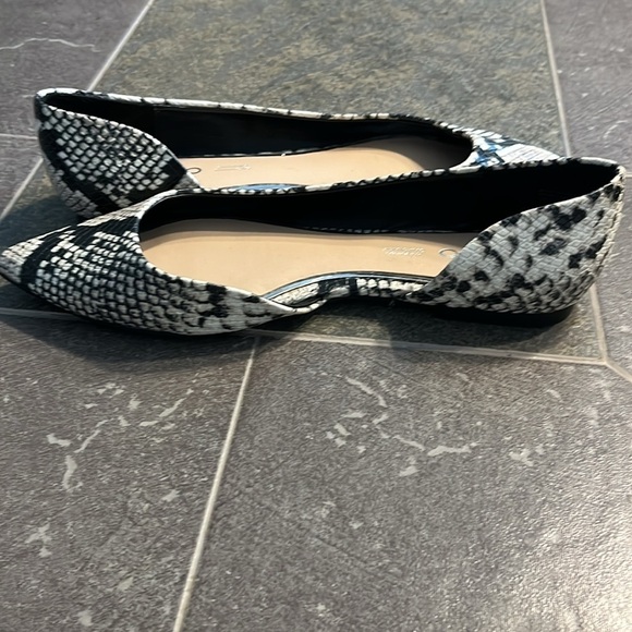 Aldo Snakeskin Pointed Toe Flats Size 7.5. - Picture 7 of 8